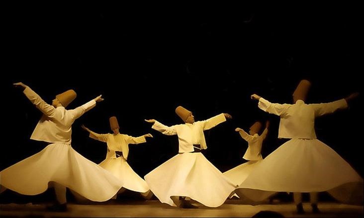 L'ordre Mevlevi est un ordre musulman soufi fondé à Konya au xiiie siècle par Jalal al-Din Rumi, dont les membres sont souvent appelés « derviches tourneurs » en référence à leur danse appelée samā‘ (ou sema), dont les mouvements rappellent ceux d’une toupie.